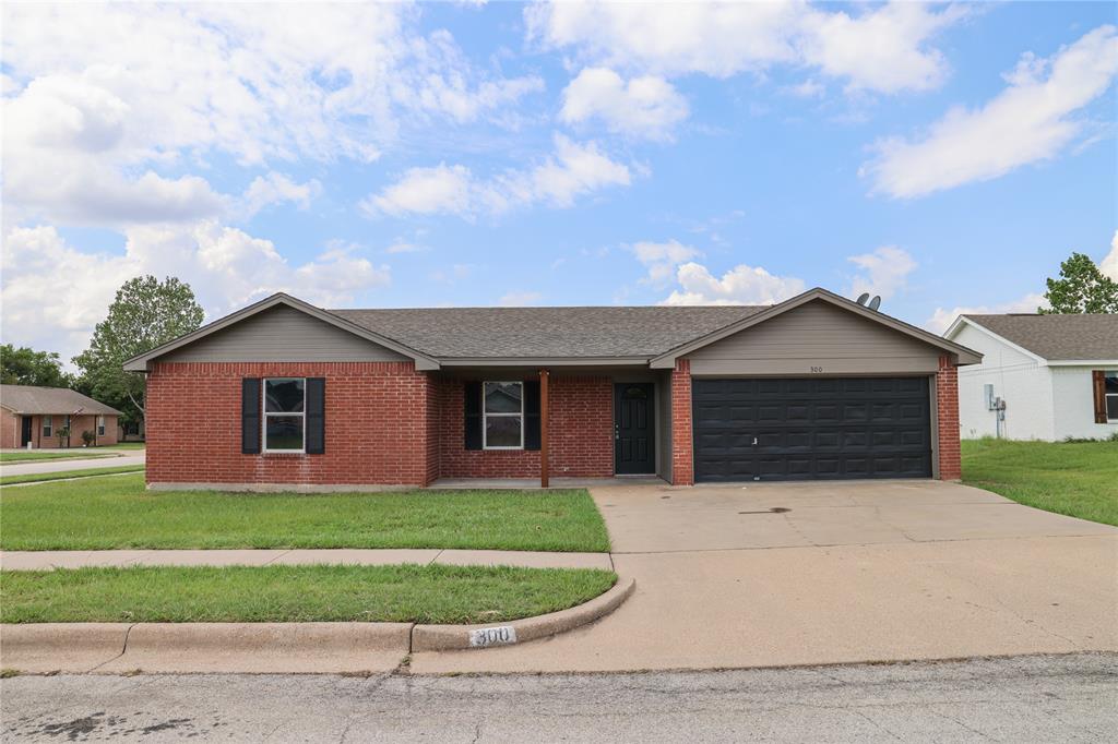 Sheila Dr, Granbury, TX 76049