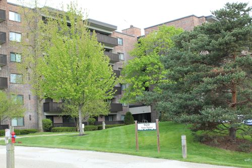 402-920 Vose Dr, Gurnee, IL, 60031-4101 | Card Image