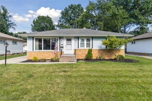 7035 Maplewood Rd, Parma Heights, OH, 44130-3724 | Card Image