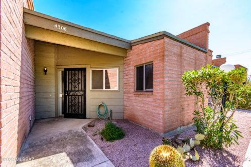 57-4306 E Fort Lowell Rd, Tucson, AZ, 85712-1105 | Card Image