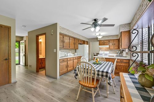 3948 S 72nd St, Milwaukee, WI, 53220-2347 | Card Image
