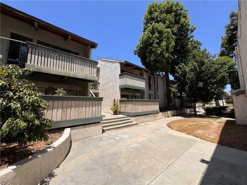 236-8601 International Ave, Canoga Park, CA, 91304-2612 | Card Image