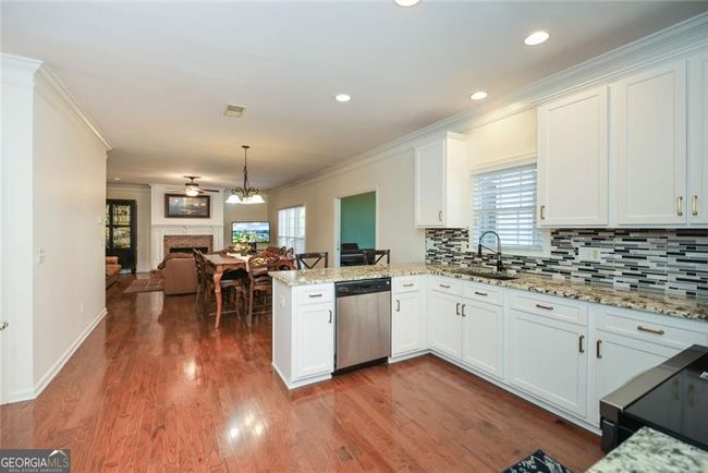 305 Collegiate Dr, House other with 5 bedrooms, 4 bathrooms and 2 parking in Powder Springs GA | Image 14