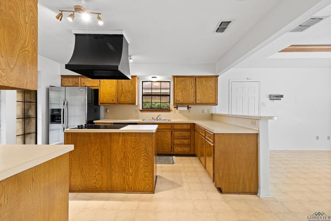 1307 Spring Tree Ln, House other with 3 bedrooms, 3 bathrooms and null parking in Kilgore TX | Image 12