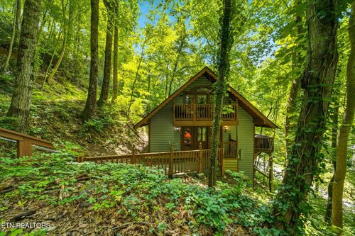 1211 N Baden Dr, Gatlinburg, TN, 37738-3804 | Card Image