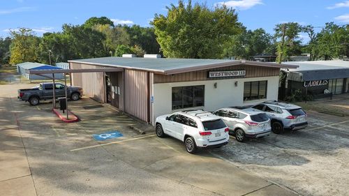 4524 W Oak St, Palestine, TX, 75801-5438 | Card Image