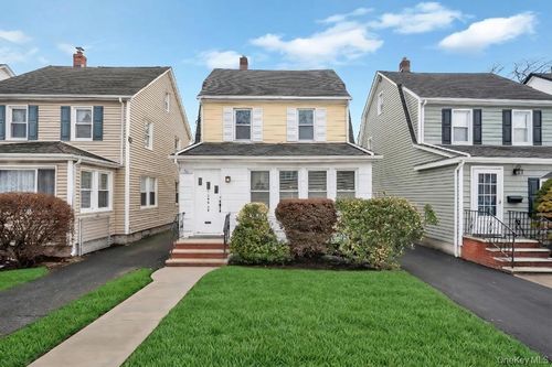 248-24 88th Drive, New York, NY, 11426 | Card Image