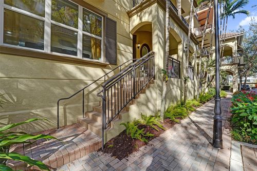 apt-107-2633 Ne 14th Ave, Wilton Manors, FL, 33334-4438 | Card Image