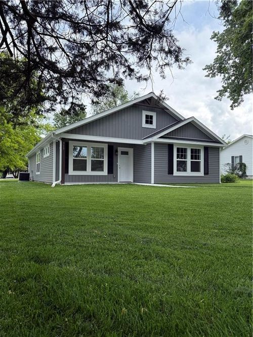 315 W Cornhill St, Cameron, MO, 64429-2121 | Card Image
