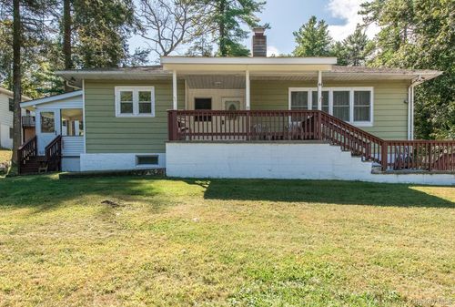 44 Pine Woods Rd, Hyde Park, NY, 12538-1620 | Card Image