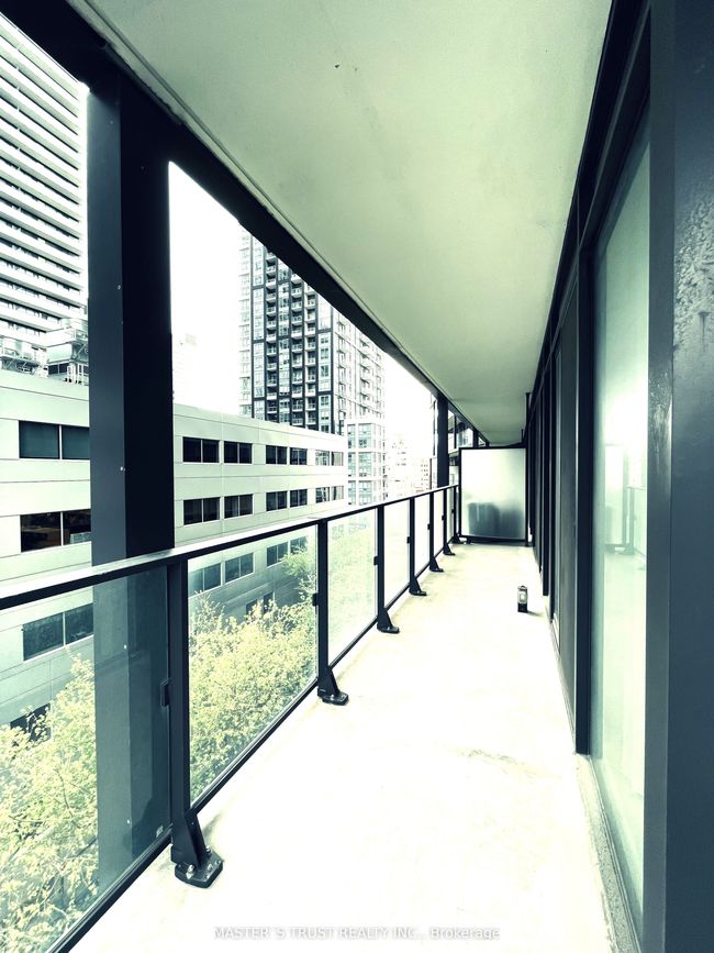 809 - 125 Peter St, Condo with 2 bedrooms, 1 bathrooms and 1 parking in Toronto ON | Image 29