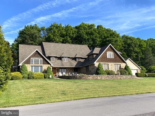 206 Pinecrest Dr, FROSTBURG, MD, 21532-2330 | Card Image