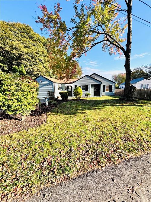 76 Novelty Rd, Warwick, RI, 02889-4530 | Card Image