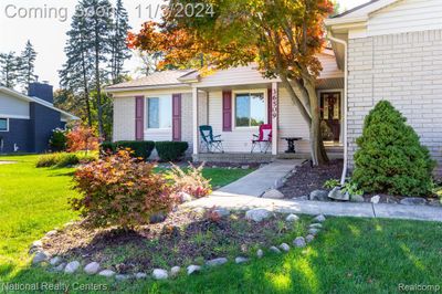 36509 Saxony Road, Home with 3 bedrooms, 2 bathrooms and null parking in Farmington MI | Image 3