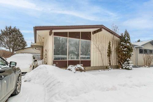 11 Selkirk Boulevard, Home with 4 bedrooms, 2 bathrooms and 4 parking in Red Deer AB | Card Image