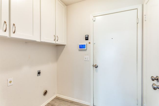 Large laundry room | Image 17