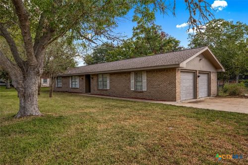 302 Brooks Rd, Victoria, TX, 77904-1363 | Card Image