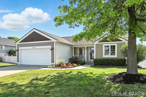 7076 Sovereign Dr Ne, Comstock Park, MI, 49321-8386 | Card Image