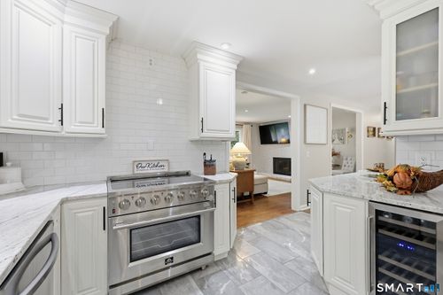 95 Moravia Rd, Avon, CT, 06001-3656 | Card Image