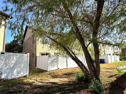 78-1900 Little Elm Trl, Cedar Park, TX, 78613-2837 | Card Image