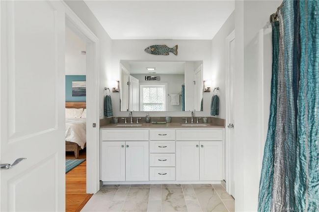 Full Bath | Image 22