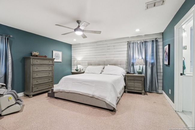503 Mockingbird Ln, House other with 3 bedrooms, 2 bathrooms and null parking in Devine TX | Image 15