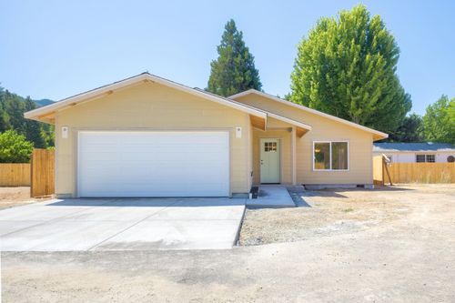 1029 Se Briannas Way, Grants Pass, OR, 97527-4885 | Card Image