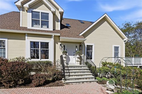 25 Hopkins Ln, North Castle, NY, 10504-1363 | Card Image