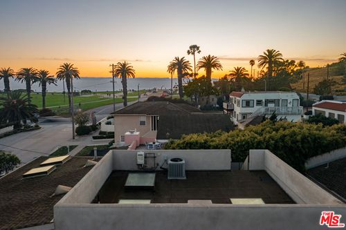 728 W 37th St, San Pedro, CA, 90731-6919 | Card Image