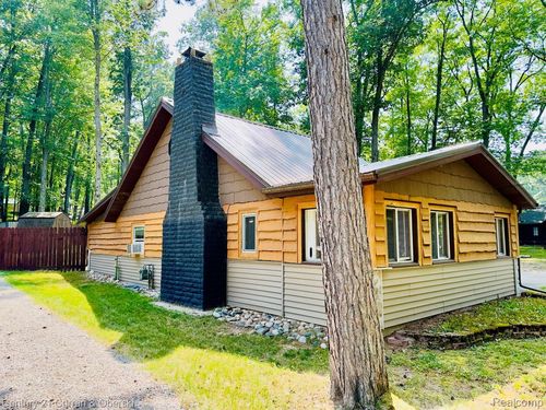 111 Petoskey Dr, Roscommon, MI, 48653-9576 | Card Image