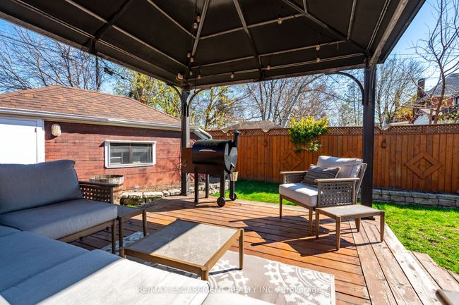 114 London St N, House other with 3 bedrooms, 2 bathrooms and 2 parking in Hamilton ON | Image 34
