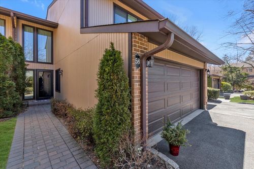 58 Wimbledon Dr, Roslyn, NY, 11576-3082 | Card Image