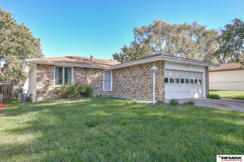 5320 Spruce St, Lincoln, NE, 68516-1345 | Card Image