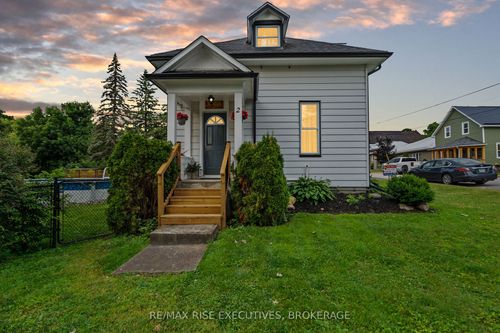2 Elma St, Athens, ON, K0E1B0 | Card Image