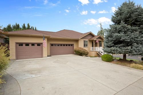 495 Quail Run, Eagle Point, OR, 97524-9022 | Card Image