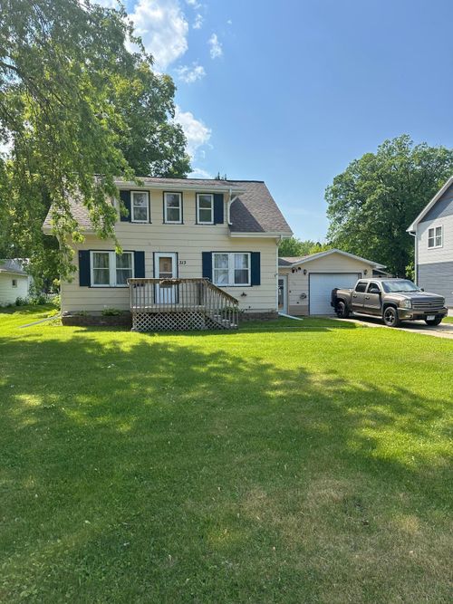 313 Roberts Ave Ne, Warroad, MN, 56763-2218 | Card Image