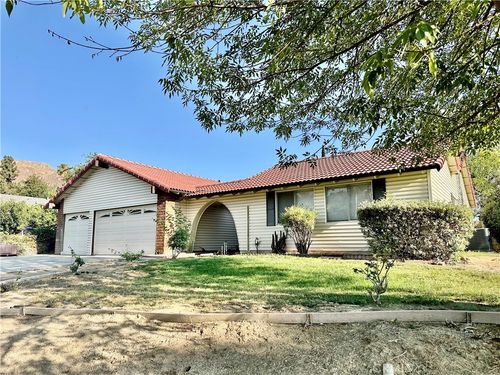 220 W Blaine St, Riverside, CA, 92507-4067 | Card Image
