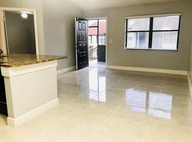 201 - 4695 Lucerne Lakes 201 Boulevard, Condo with 2 bedrooms, 2 bathrooms and null parking in Lake Worth FL | Image 7
