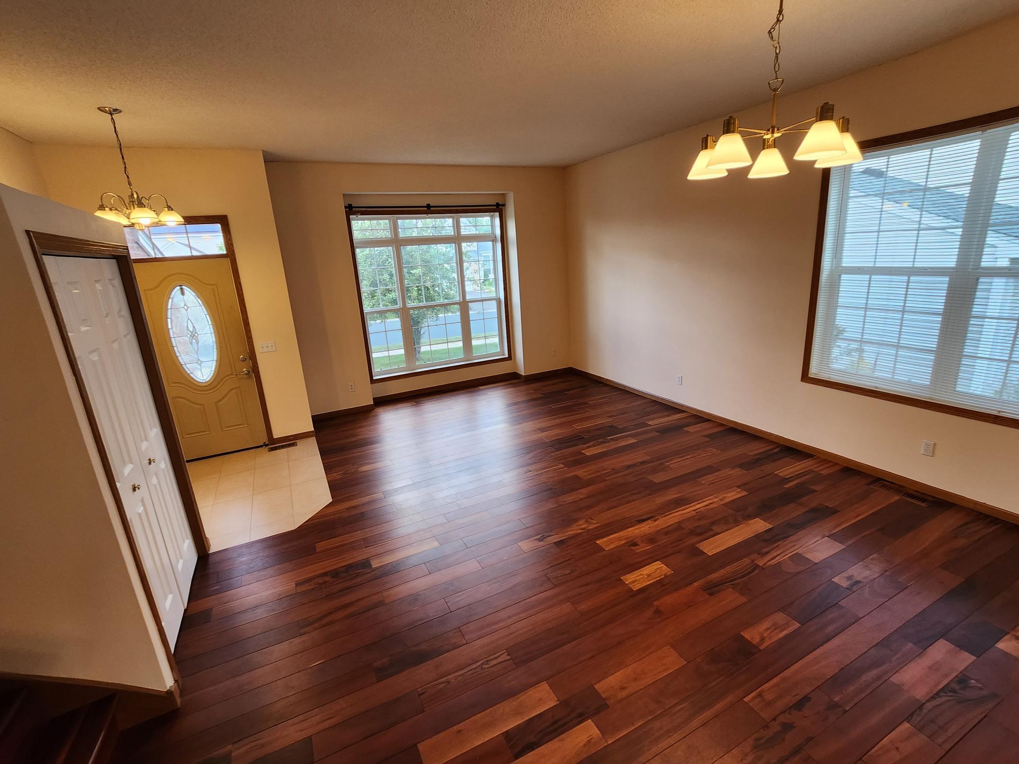 Oakbrooke Dr, Saint Paul, MN 55122