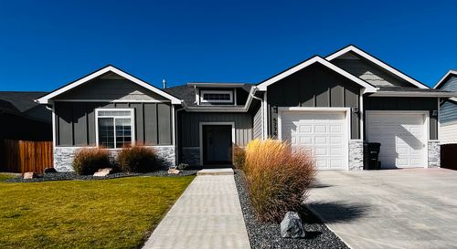 6776 Rogue River Rd, Casper, WY, 82604-4528 | Card Image