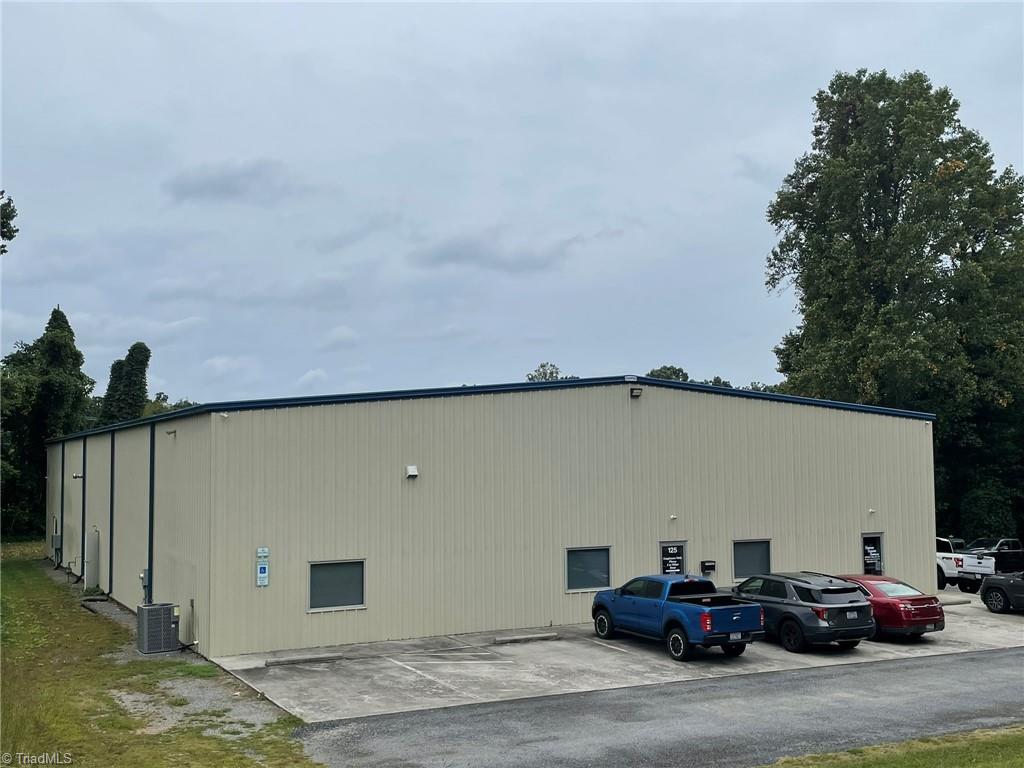 125 W Robin Rd, Elkin, NC 28621
