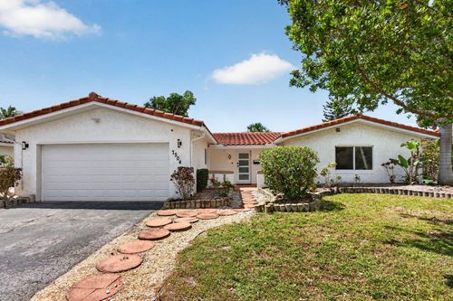 7504 Nw 40th Pl, Coral Springs, FL, 33065-2038 | Card Image