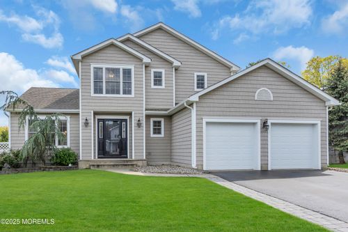 22 Diamond Ln, Howell, NJ, 07731-1870 | Card Image