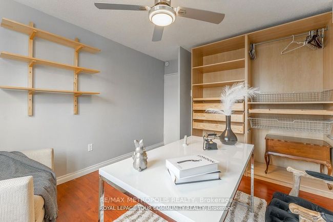704 - 15 Elizabeth St N, Condo with 3 bedrooms, 2 bathrooms and null parking in Mississauga ON | Image 31