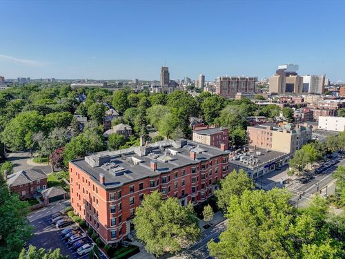 apt-12a-1064 Beacon St, Brookline, MA, 02446-3949 | Card Image