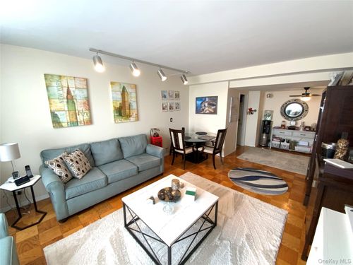 apt-10j-26910 Grand Central Pkwy, Floral Park, NY, 11005-1010 | Card Image