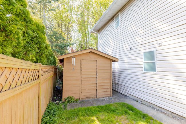 1015 163 St, House other with 3 bedrooms, 3 bathrooms and 6 parking in Surrey BC | Image 27