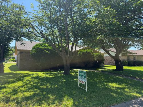 1400 Long Shadow Ln, Mesquite, TX, 75149-5927 | Card Image