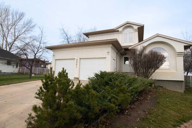 9302 62 Avenue, Home with 5 bedrooms, 3 bathrooms and 4 parking in Grande Prairie AB | Image 1