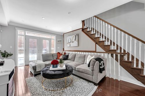 142 Hall St, Richmond Hill, ON, L4C4N8 | Card Image